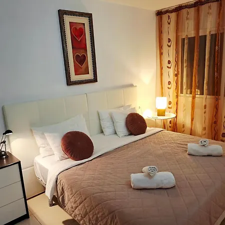 Cozy 2 Bedroom In Appartamento *