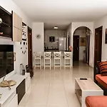Cozy 2 Bedroom In 公寓