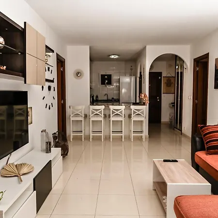 Cozy 2 Bedroom In Apartamento