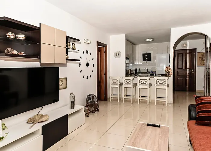 Cozy 2 Bedroom In Apartamento *