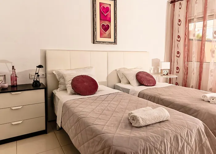 Cozy 2 Bedroom In *