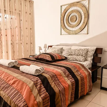 アパート Cozy 2 Bedroom In アデヘ